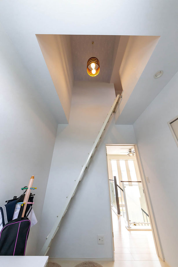 アエラホーム 【3000万円台/40坪台/間取り図】室内から愛車を眺めるビルトインガレージが自慢 家族が繋がる二世帯住宅の建築実例画像17