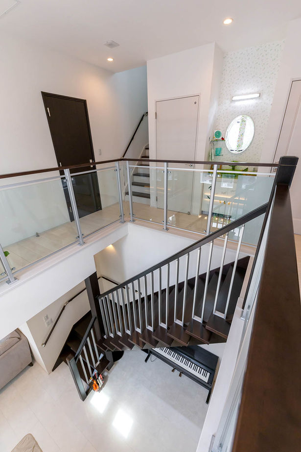 アエラホーム 【3000万円台/40坪台/間取り図】室内から愛車を眺めるビルトインガレージが自慢 家族が繋がる二世帯住宅の建築実例画像19