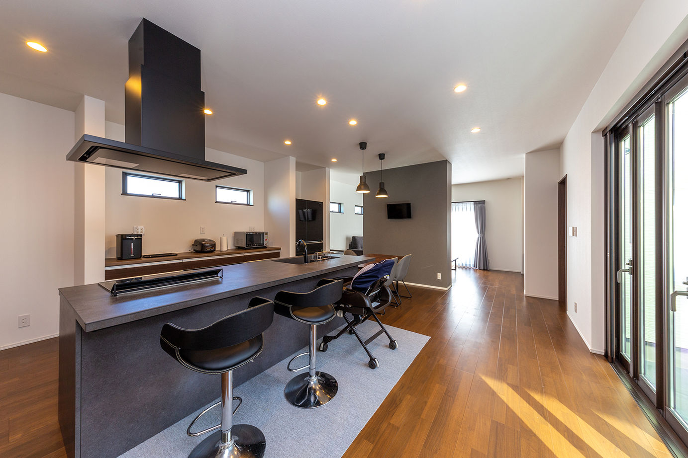 アエラホーム 【平屋／中庭／ペット／収納充実】家の中心に中庭を設け、光溢れる開放的な暮らしを楽しむ平屋の建築実例画像3