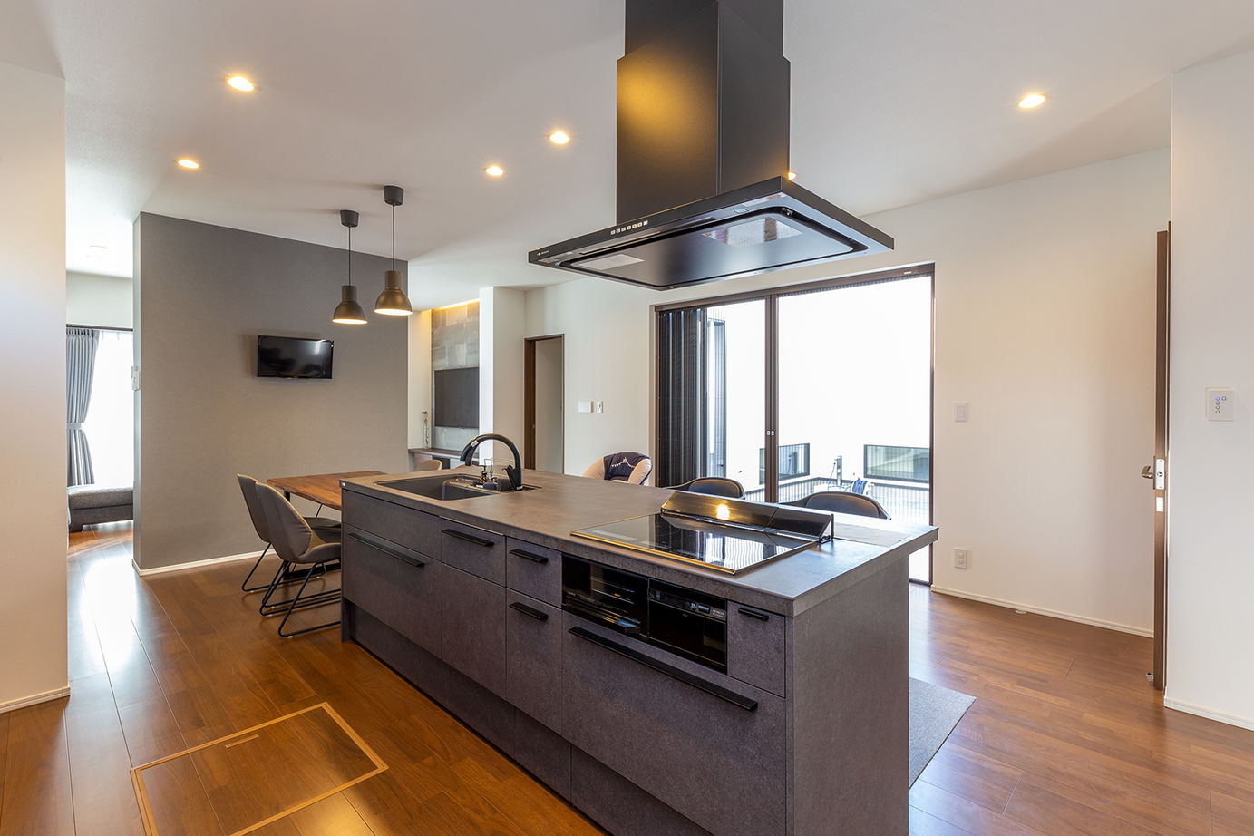 アエラホーム 【平屋／中庭／ペット／収納充実】家の中心に中庭を設け、光溢れる開放的な暮らしを楽しむ平屋の建築実例画像7