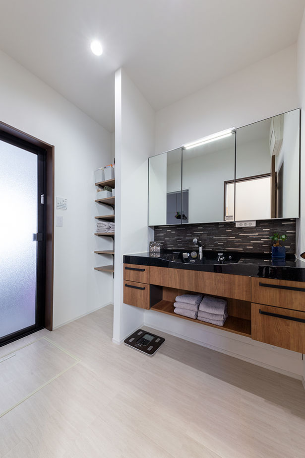 アエラホーム 【平屋／中庭／ペット／収納充実】家の中心に中庭を設け、光溢れる開放的な暮らしを楽しむ平屋の建築実例画像11