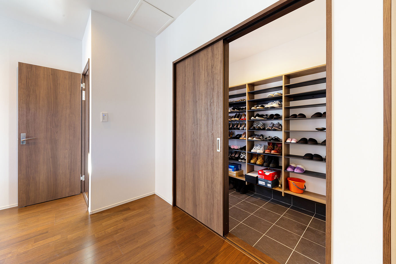 アエラホーム 【平屋／中庭／ペット／収納充実】家の中心に中庭を設け、光溢れる開放的な暮らしを楽しむ平屋の建築実例画像15