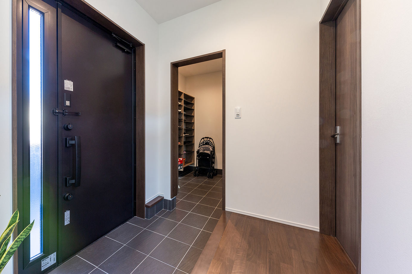 アエラホーム 【平屋／中庭／ペット／収納充実】家の中心に中庭を設け、光溢れる開放的な暮らしを楽しむ平屋の建築実例画像16