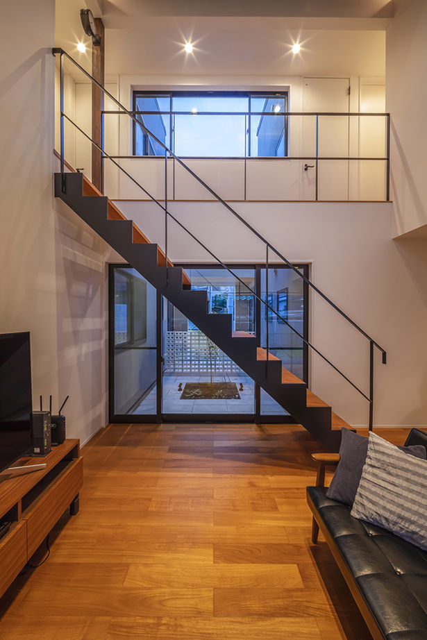 Beans Home 【3000万円台/京都/40坪台/二世帯】中庭と吹抜けがゆとりを生み出す二世帯の家の建築実例画像6