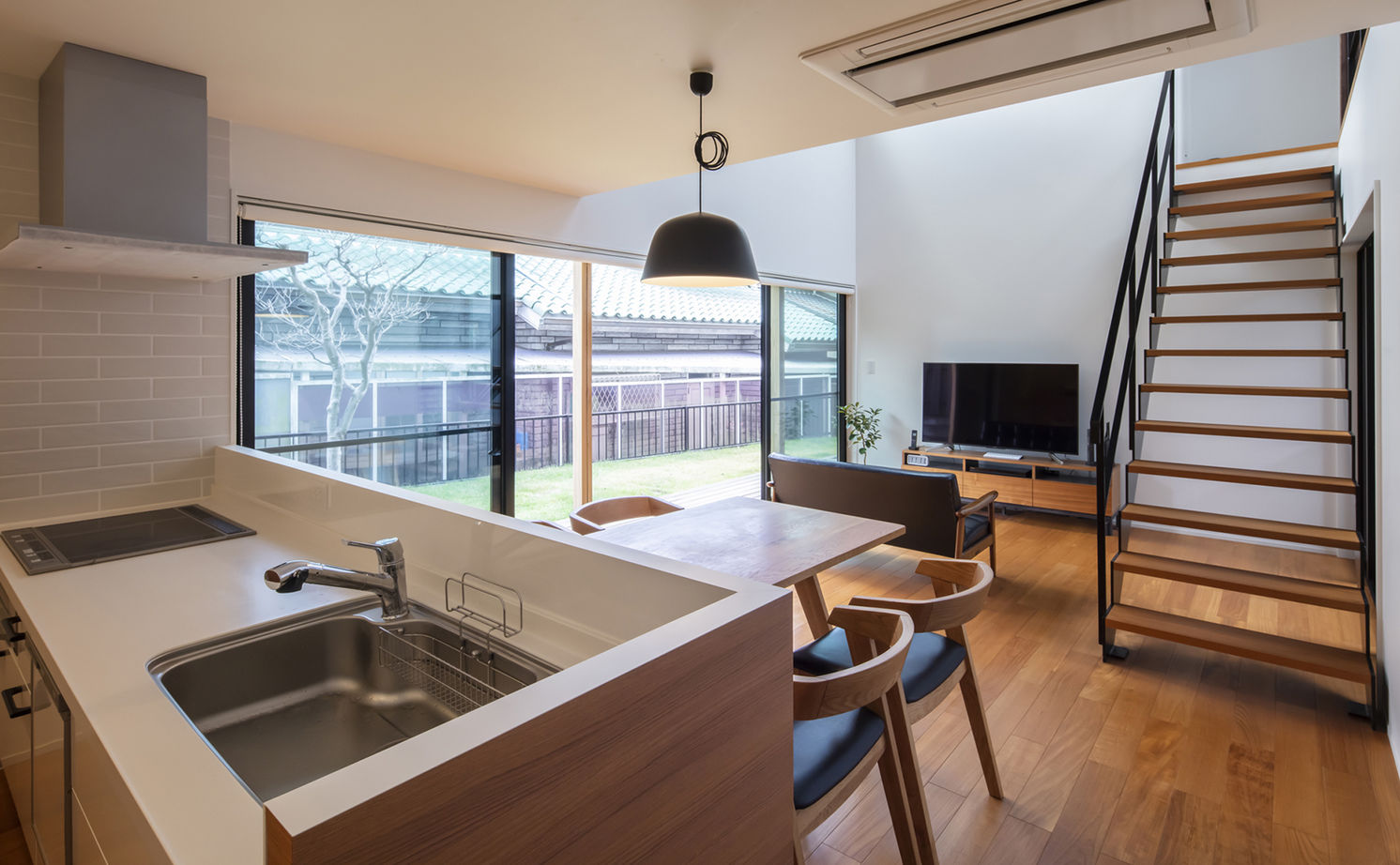 Beans Home 【3000万円台/京都/40坪台/二世帯】中庭と吹抜けがゆとりを生み出す二世帯の家の建築実例画像10