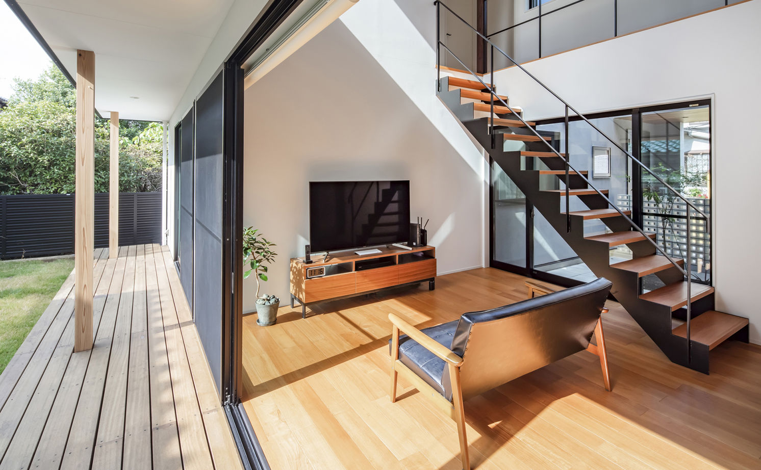 Beans Home 【3000万円台/京都/40坪台/二世帯】中庭と吹抜けがゆとりを生み出す二世帯の家の建築実例画像12