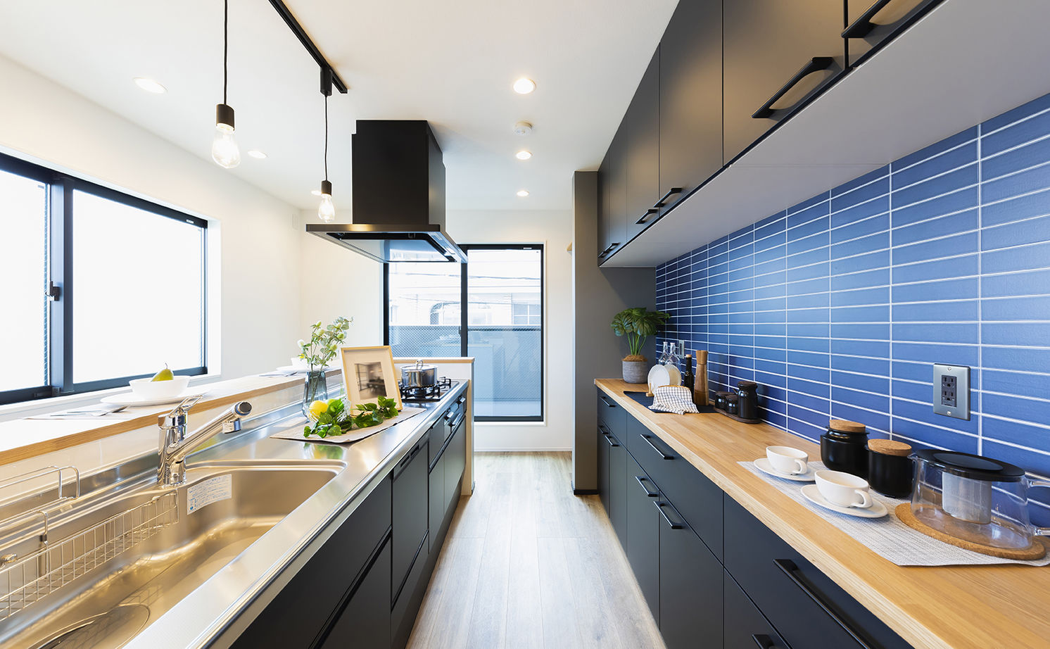 Beans Home 【2000万円台/間口3.3m/狭小/３階建て】2階LDKで採光を確保。大好きな空間で毎朝のコーヒーを楽しむ。の建築実例画像4