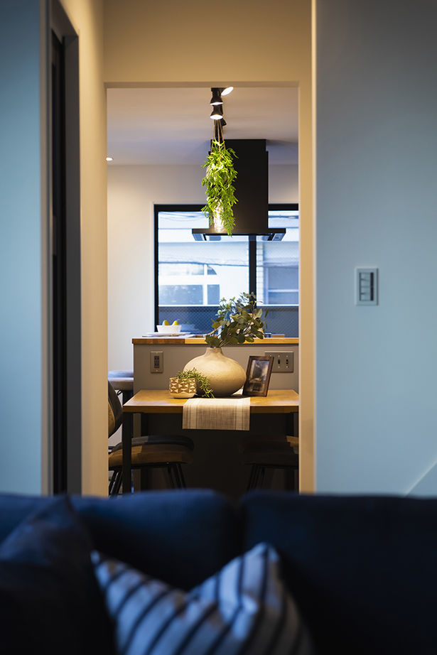 Beans Home 【2000万円台/間口3.3m/狭小/３階建て】2階LDKで採光を確保。大好きな空間で毎朝のコーヒーを楽しむ。の建築実例画像9