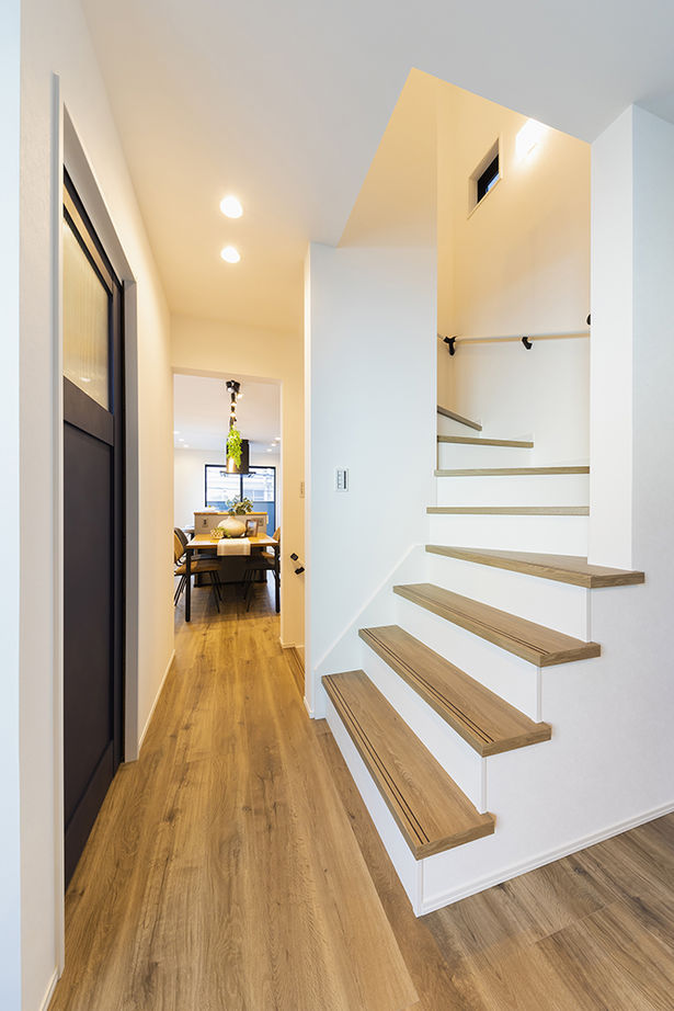 Beans Home 【2000万円台/間口3.3m/狭小/３階建て】2階LDKで採光を確保。大好きな空間で毎朝のコーヒーを楽しむ。の建築実例画像11