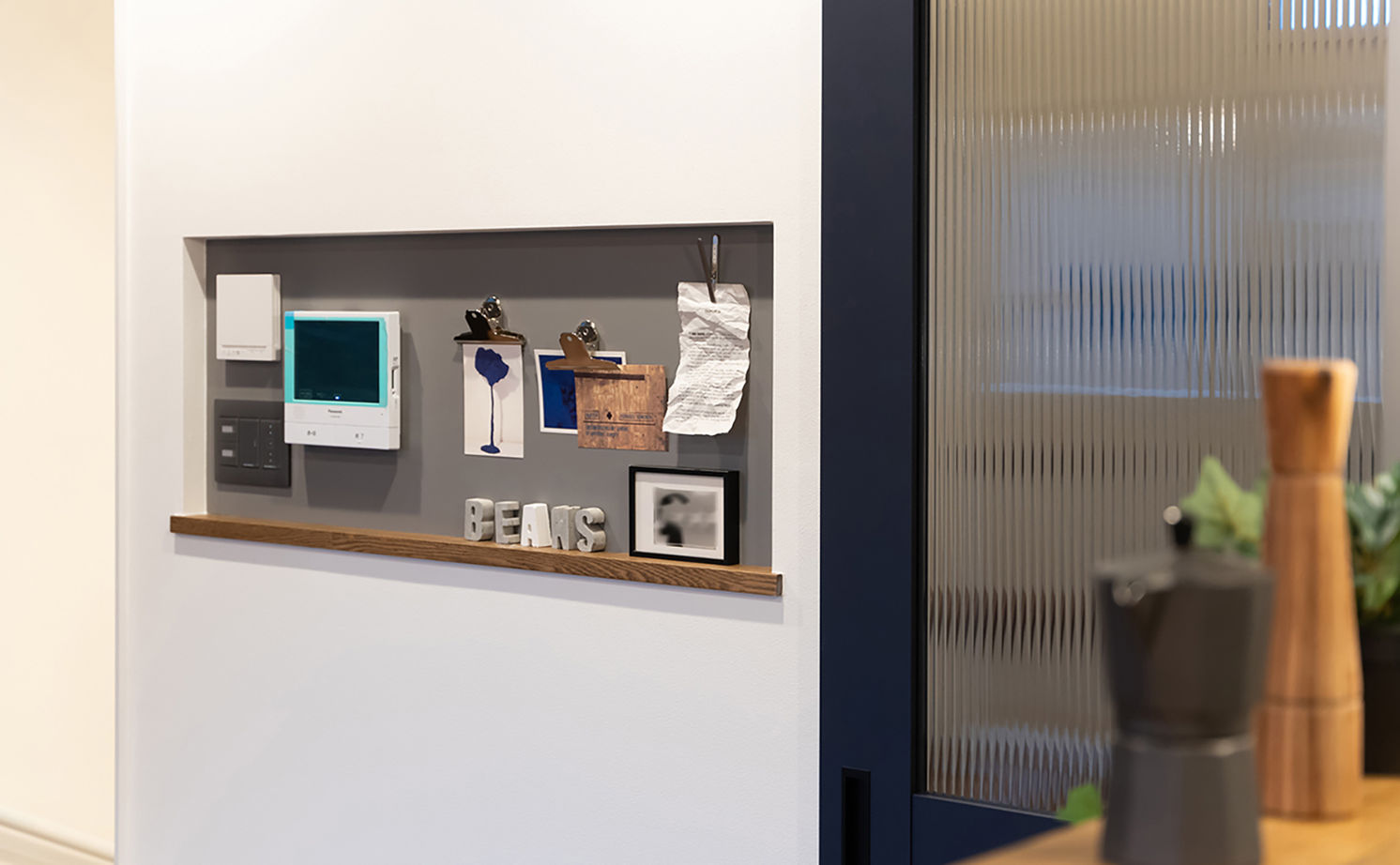 Beans Home 【1000万円台/大阪/狭小/15坪/３階建て】ブルーグレイの住まいに、暗めの天井や照明など大好きを詰め込んでの建築実例画像10