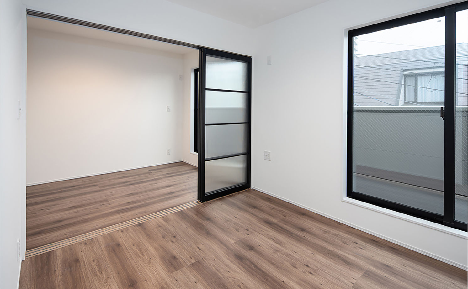 Beans Home 【1000万円台/大阪/狭小/15坪/３階建て】ブルーグレイの住まいに、暗めの天井や照明など大好きを詰め込んでの建築実例画像15