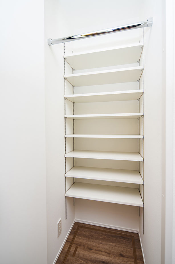 Beans Home 【1000万円台/大阪/狭小/15坪/３階建て】ブルーグレイの住まいに、暗めの天井や照明など大好きを詰め込んでの建築実例画像18