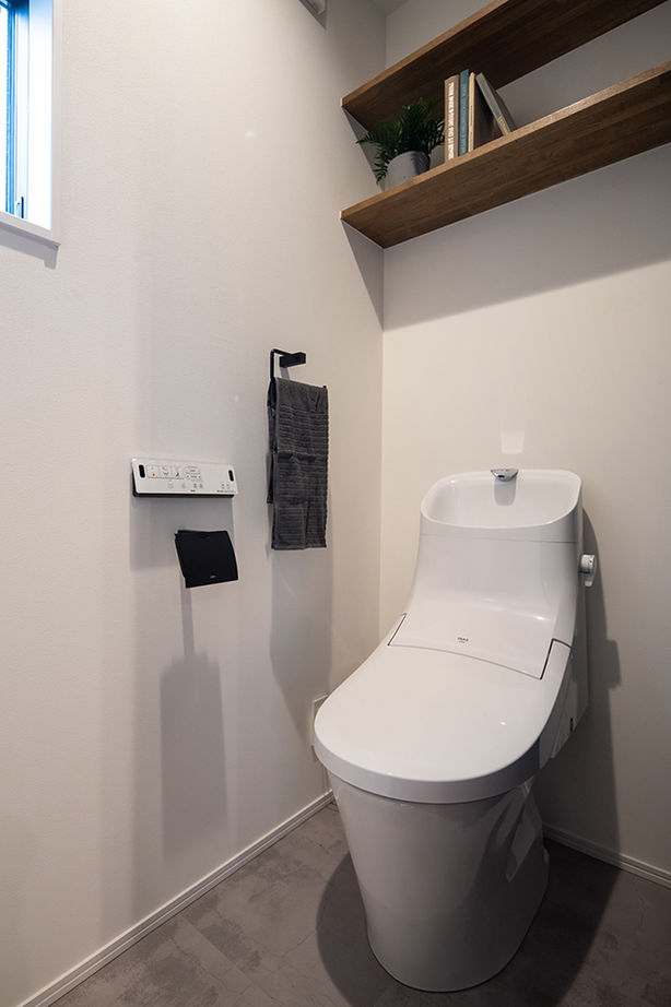 Beans Home 【1000万円台/大阪/狭小/15坪/３階建て】ブルーグレイの住まいに、暗めの天井や照明など大好きを詰め込んでの建築実例画像19