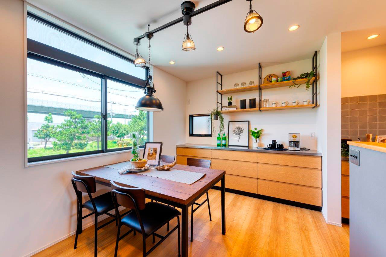 Beans Home 【2000万円台/大阪/延床30坪台/3階建て】随所に無垢の木を使った、北欧インダストリアルな自分たちらしい家の建築実例画像5