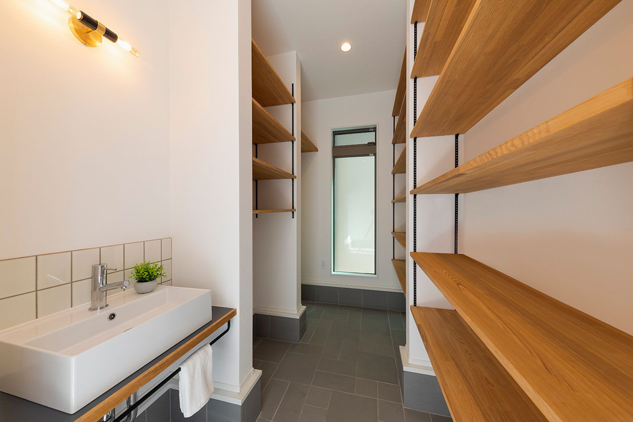 Beans Home 【2000万円台/大阪/狭小/3階建て】広く見せる設計の工夫やこだわりのオリジナルキッチンがある住まいの建築実例画像7