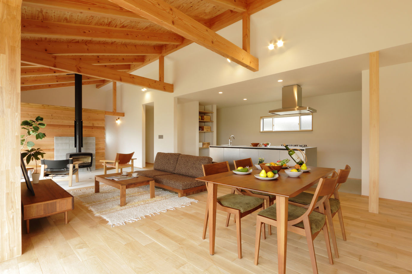 iKKA 【滋賀県｜2400万円台｜延床41坪｜間取り有】LDKから田園風景や桜並木、山々の景色を望む平屋のような家の建築実例画像3