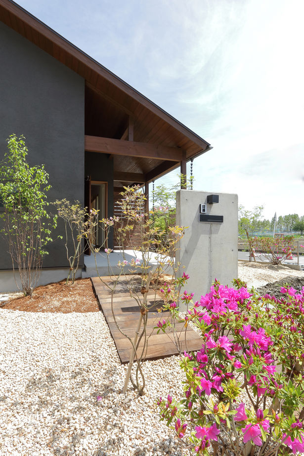 iKKA 【滋賀県守山｜1990万円｜間取り図有｜平屋】通り土間のアウトドアリビングとロフトで趣味を楽しむお家の建築実例画像3