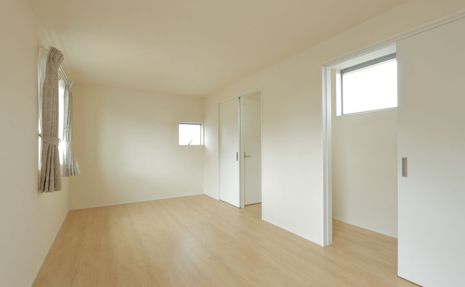 iKKA 【滋賀県｜2,000万円台｜延床30坪】座卓でほっこりお庭を楽しむ勾配天井のお家の建築実例画像7