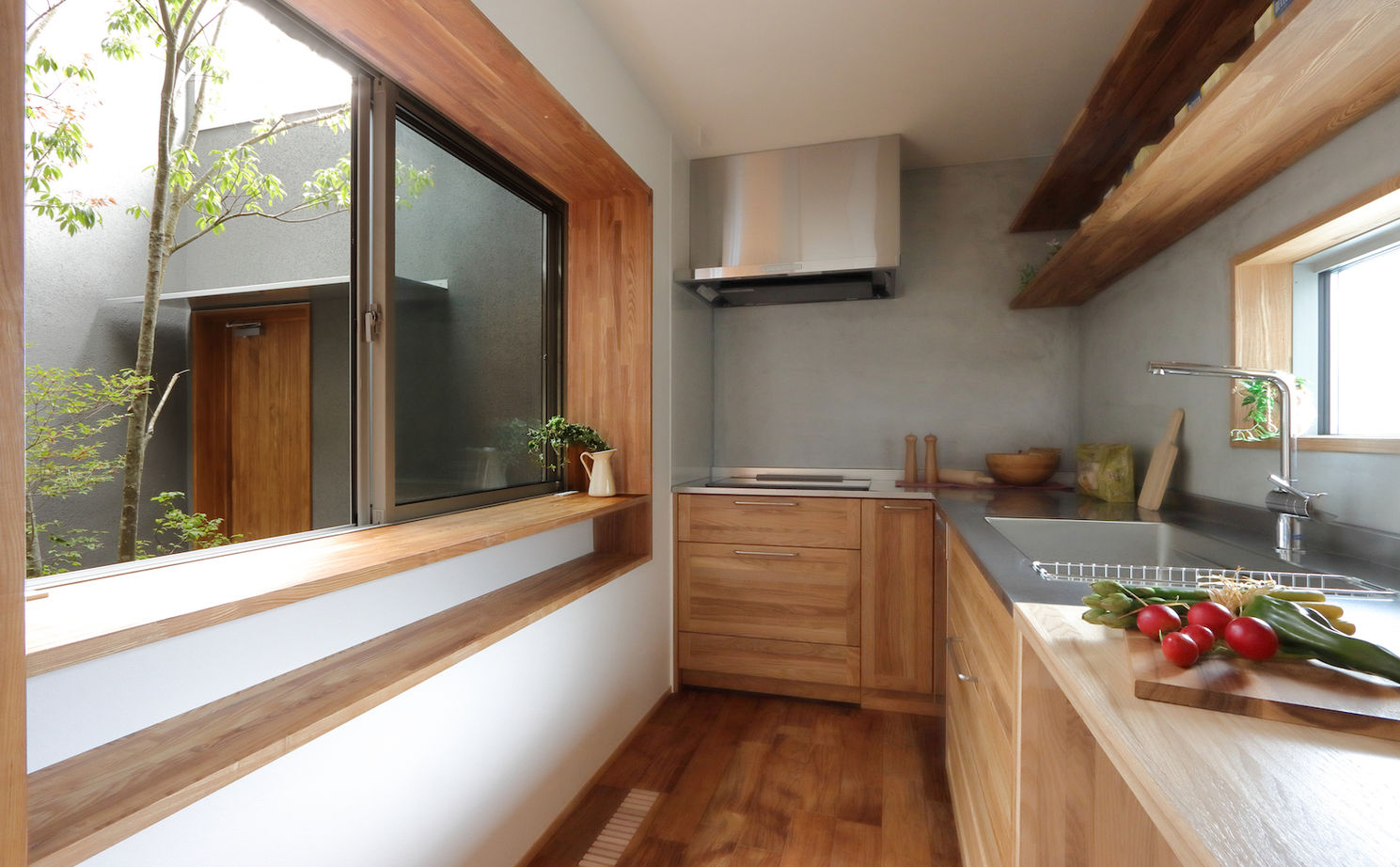 iKKA 【京都府｜2550万円｜間取り図有】空と緑を楽しむ中庭＆吹き抜けで家族が繋がる住まいの建築実例画像5