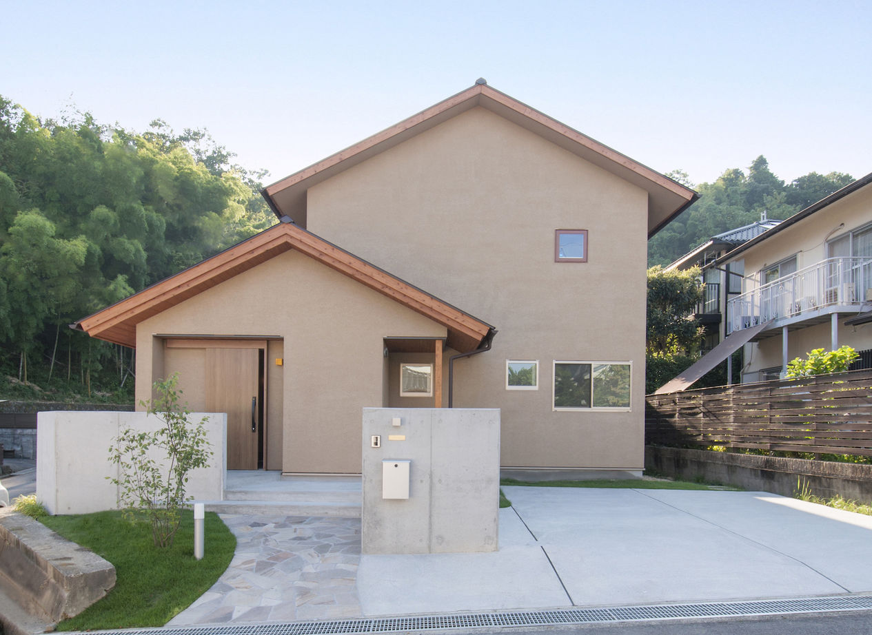 iKKA 【滋賀県｜2000万円台｜間取り有】LDKとテラスが広い通り土間で繋がるペレットストーブ＆吹き抜けの家の建築実例画像2