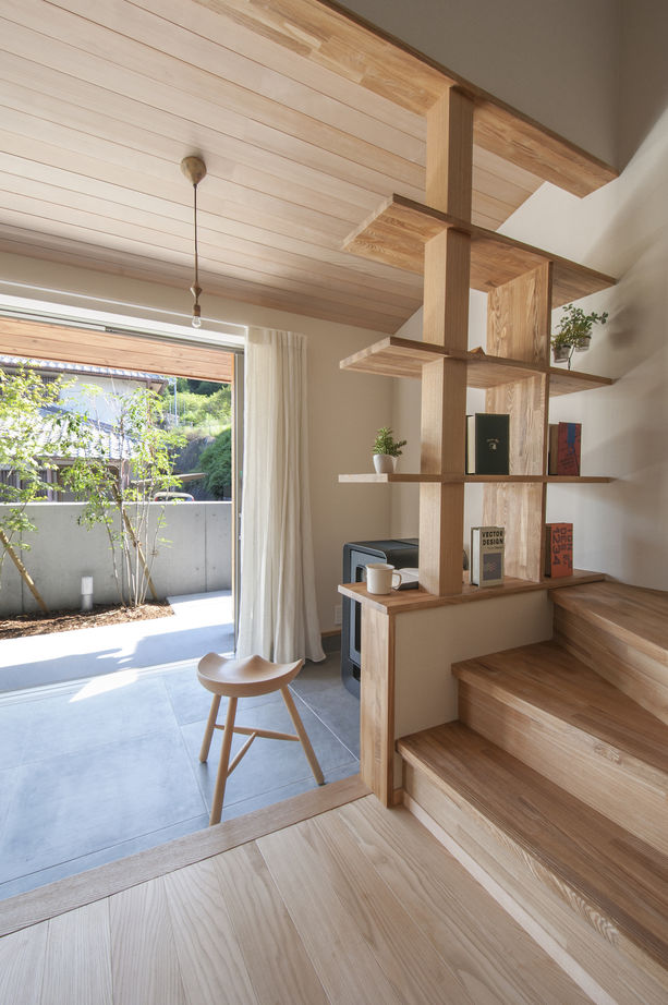 iKKA 【滋賀県｜2000万円台｜間取り有】LDKとテラスが広い通り土間で繋がるペレットストーブ＆吹き抜けの家の建築実例画像3