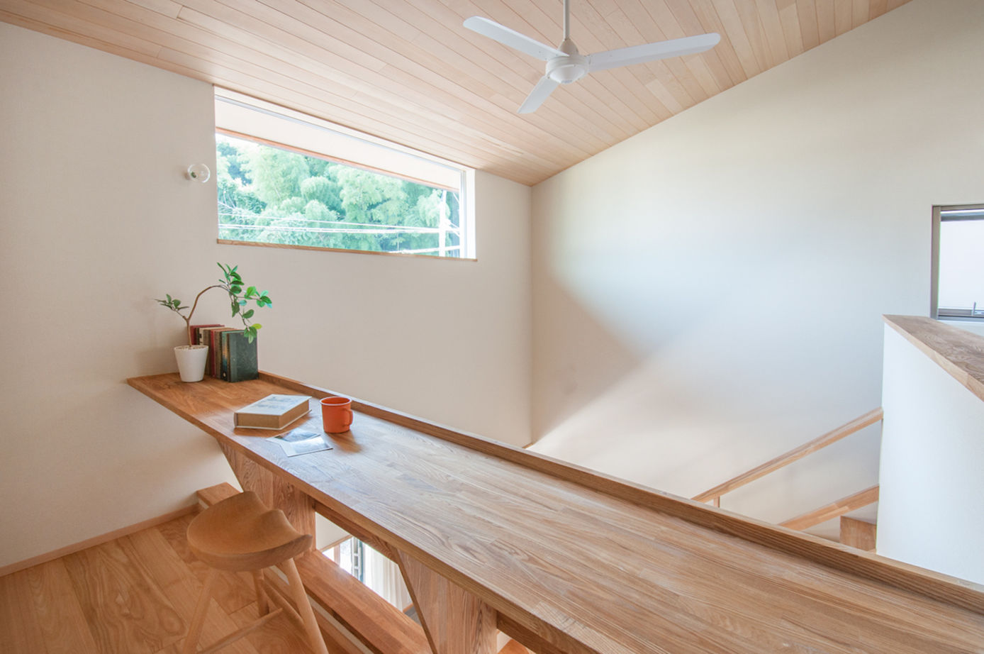 iKKA 【滋賀県｜2000万円台｜間取り有】LDKとテラスが広い通り土間で繋がるペレットストーブ＆吹き抜けの家の建築実例画像9