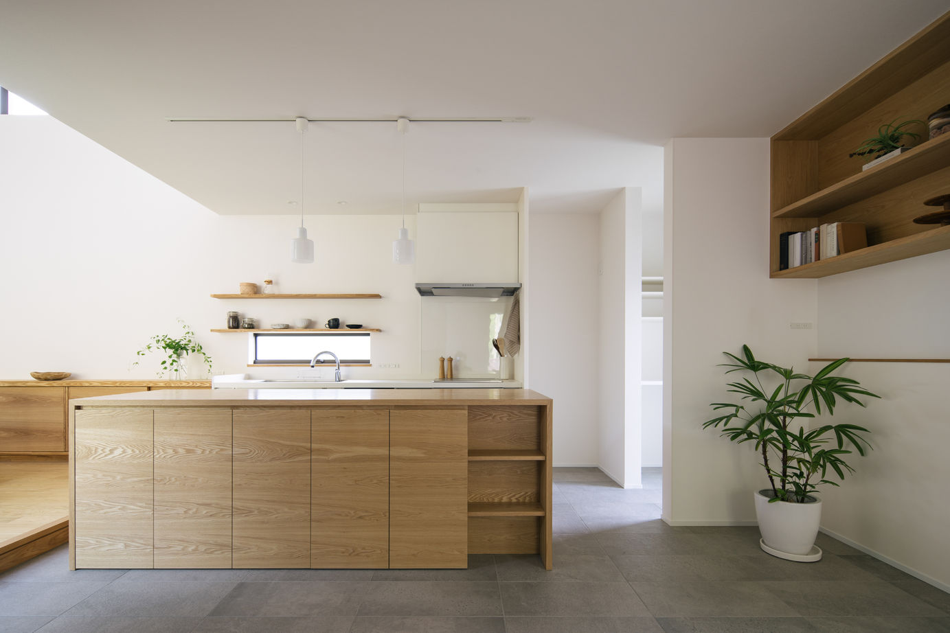 iKKA 【滋賀県｜2000万円台｜間取り有】竹林を望むLDKに薪ストーブ。愛犬たちと心穏やかに暮らす平屋の家の建築実例画像8