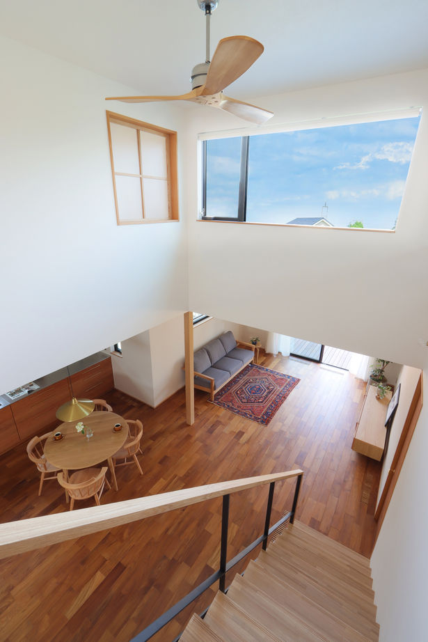 iKKA 【滋賀県｜2000万円台｜間取り有】大きな窓から木々の緑を望む、家事ラク＆在宅ワークに最適な家の建築実例画像2