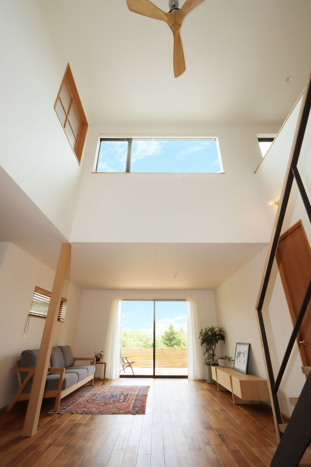 iKKA 【滋賀県｜2000万円台｜間取り有】大きな窓から木々の緑を望む、家事ラク＆在宅ワークに最適な家の建築実例画像3