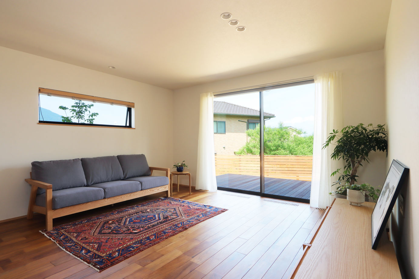 iKKA 【滋賀県｜2000万円台｜間取り有】大きな窓から木々の緑を望む、家事ラク＆在宅ワークに最適な家の建築実例画像4