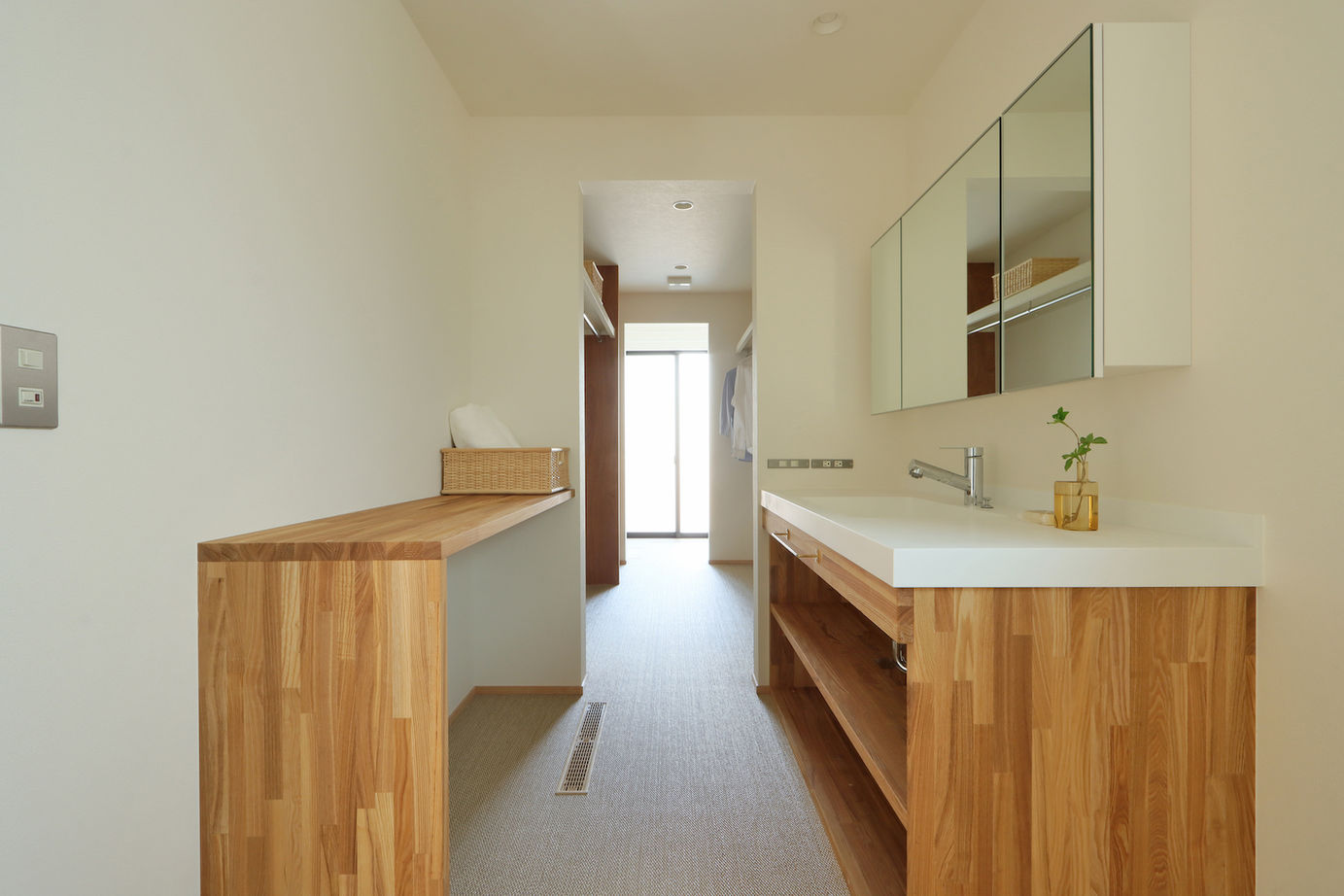 iKKA 【滋賀県｜2000万円台｜間取り有】大きな窓から木々の緑を望む、家事ラク＆在宅ワークに最適な家の建築実例画像12