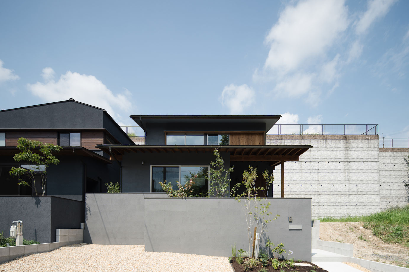 iKKA 【滋賀県｜2000万円台｜間取り有】どこにいても公園の緑に視線が抜けるコンパクトだけど広がりを感じる家の建築実例画像3