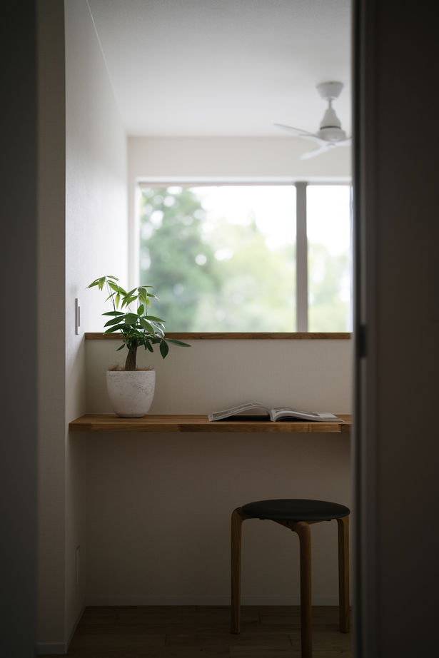 iKKA 【滋賀県｜2000万円台｜間取り有】どこにいても公園の緑に視線が抜けるコンパクトだけど広がりを感じる家の建築実例画像9