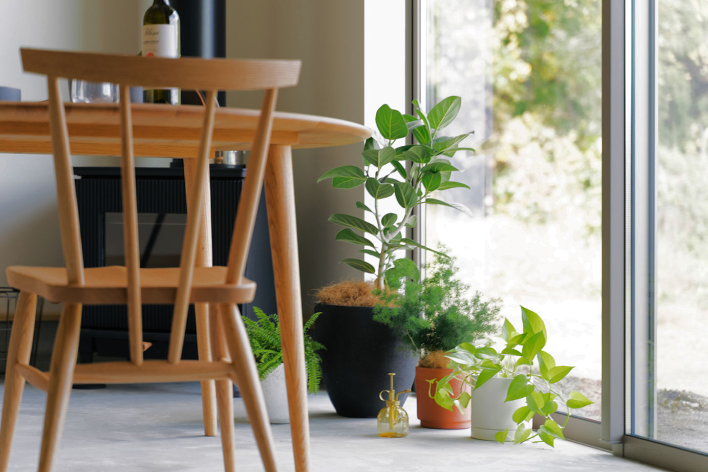 iKKA 【滋賀県｜2000万円台｜間取り有】森の景色を鮮やかに切り取る四角い窓と大きな三角屋根が魅力的な平屋の家の建築実例画像6