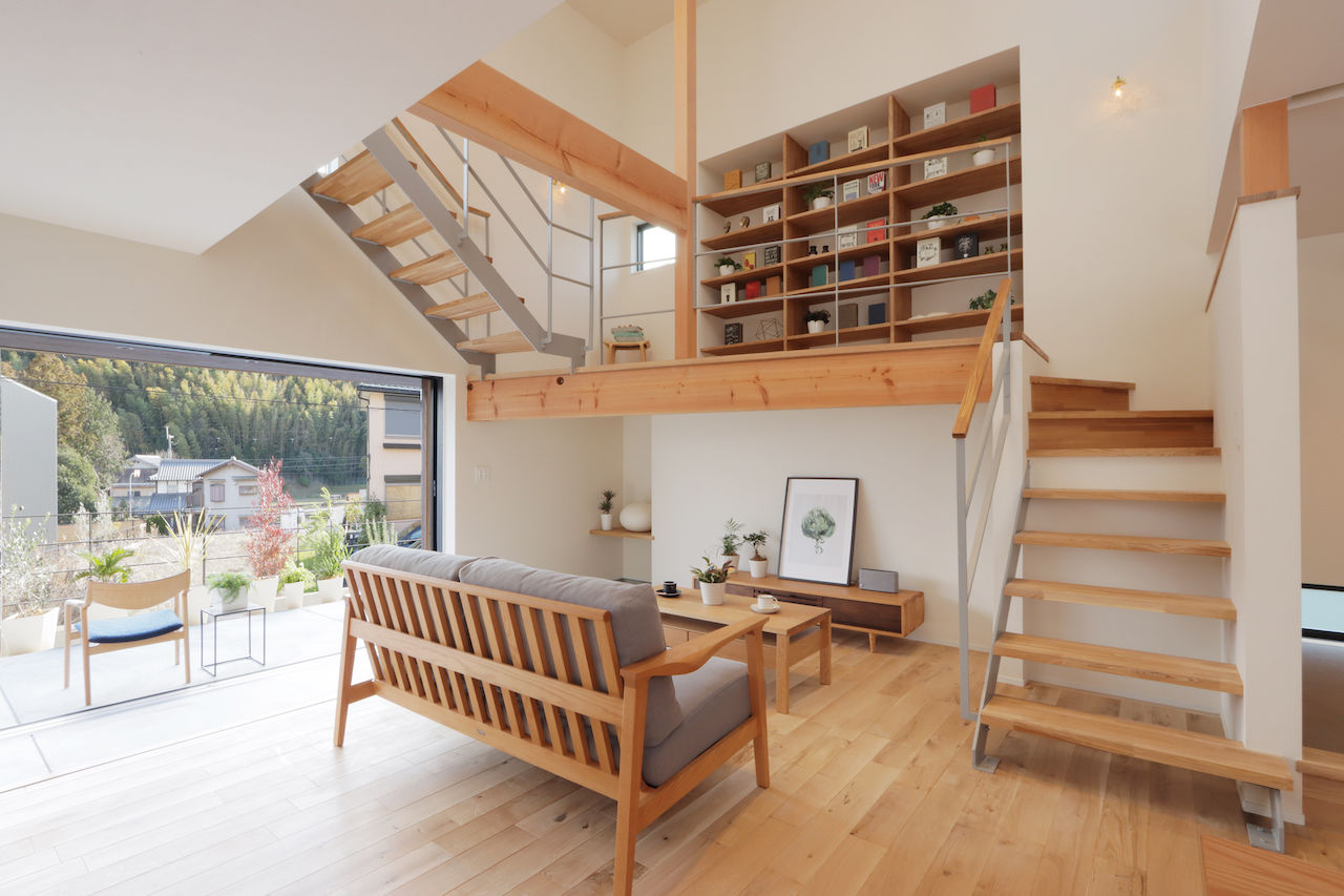 iKKA 【滋賀県｜2000万円台｜間取り図】中2階には大容量本棚、テラスと一体の土間空間で風を心地よく感じるお家の建築実例画像1