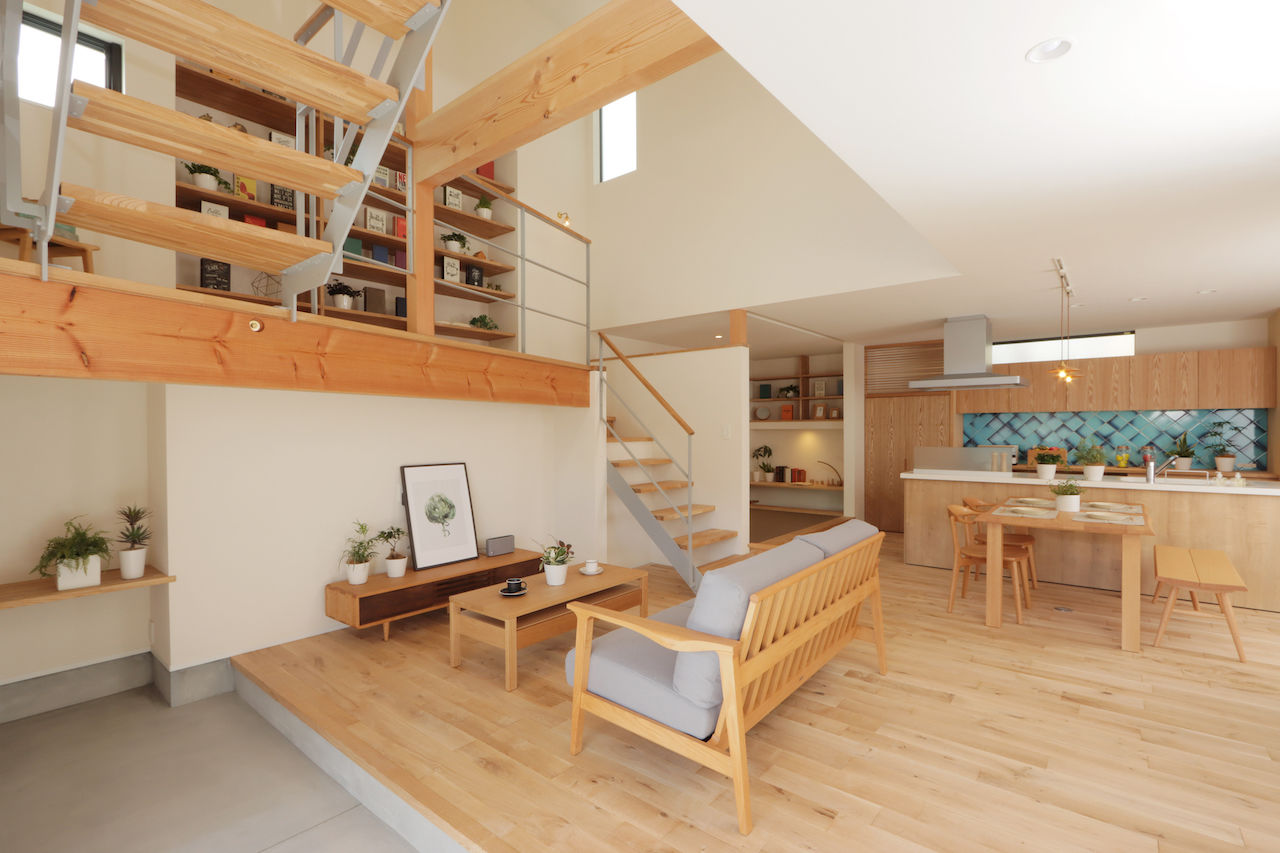 iKKA 【滋賀県｜2000万円台｜間取り図】中2階には大容量本棚、テラスと一体の土間空間で風を心地よく感じるお家の建築実例画像3