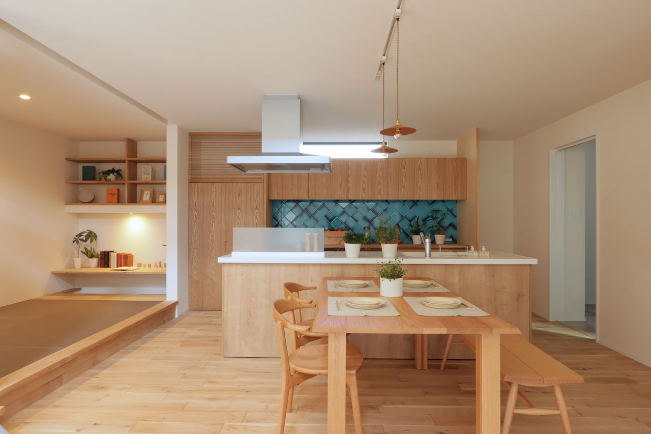 iKKA 【滋賀県｜2000万円台｜間取り図】中2階には大容量本棚、テラスと一体の土間空間で風を心地よく感じるお家の建築実例画像5