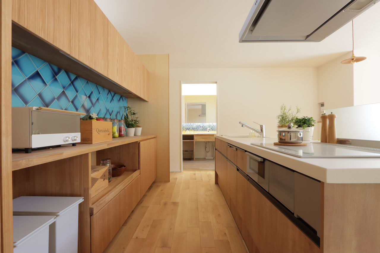 iKKA 【滋賀県｜2000万円台｜間取り図】中2階には大容量本棚、テラスと一体の土間空間で風を心地よく感じるお家の建築実例画像6