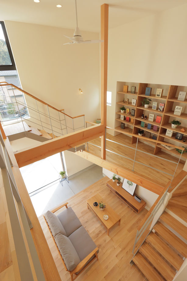 iKKA 【滋賀県｜2000万円台｜間取り図】中2階には大容量本棚、テラスと一体の土間空間で風を心地よく感じるお家の建築実例画像7