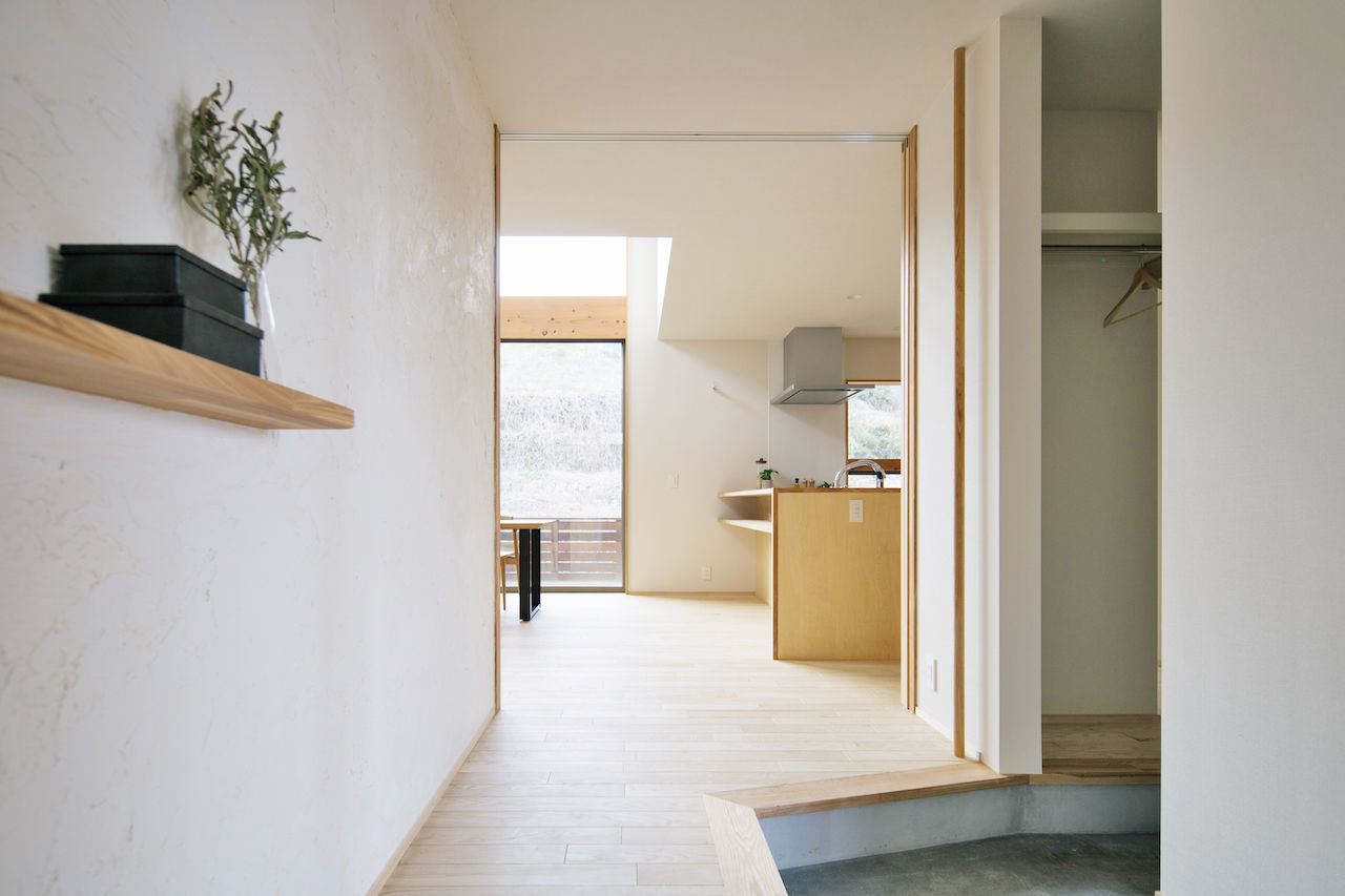 iKKA 【滋賀県｜延床36坪】家族の繋がりや家事動線にこだわって。大きな吹き抜けの窓から山を望む木の住まいの建築実例画像10