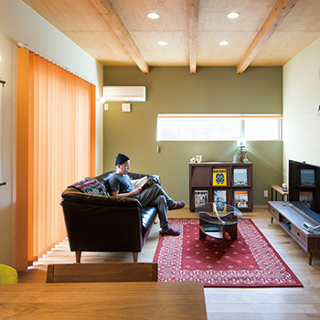 【小さい平屋専門店】すみ家 【2000万円台/50坪/5LDK/間取り図】コの字の中庭で二世帯を繋ぐ提案が新しい。平屋ライクの自然素材の家の建築実例画像2