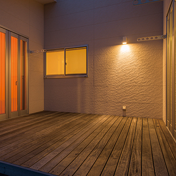 【小さい平屋専門店】すみ家 【2000万円台/50坪/5LDK/間取り図】コの字の中庭で二世帯を繋ぐ提案が新しい。平屋ライクの自然素材の家の建築実例画像10