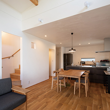 【小さい平屋専門店】すみ家 【30坪台/4LDK/間取り図】広いウッドデッキでアウトドアライフも満喫。平屋感覚で過ごせる自然素材の家の建築実例画像5