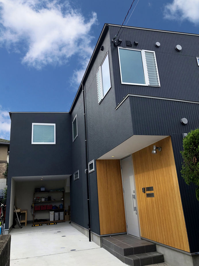 ロコハウス 【福岡市/1000万円台後半/４LDK/ビルトインガレージ】狭小旗竿地に建つコートハウス。土地の悩みを解決！の建築実例画像3