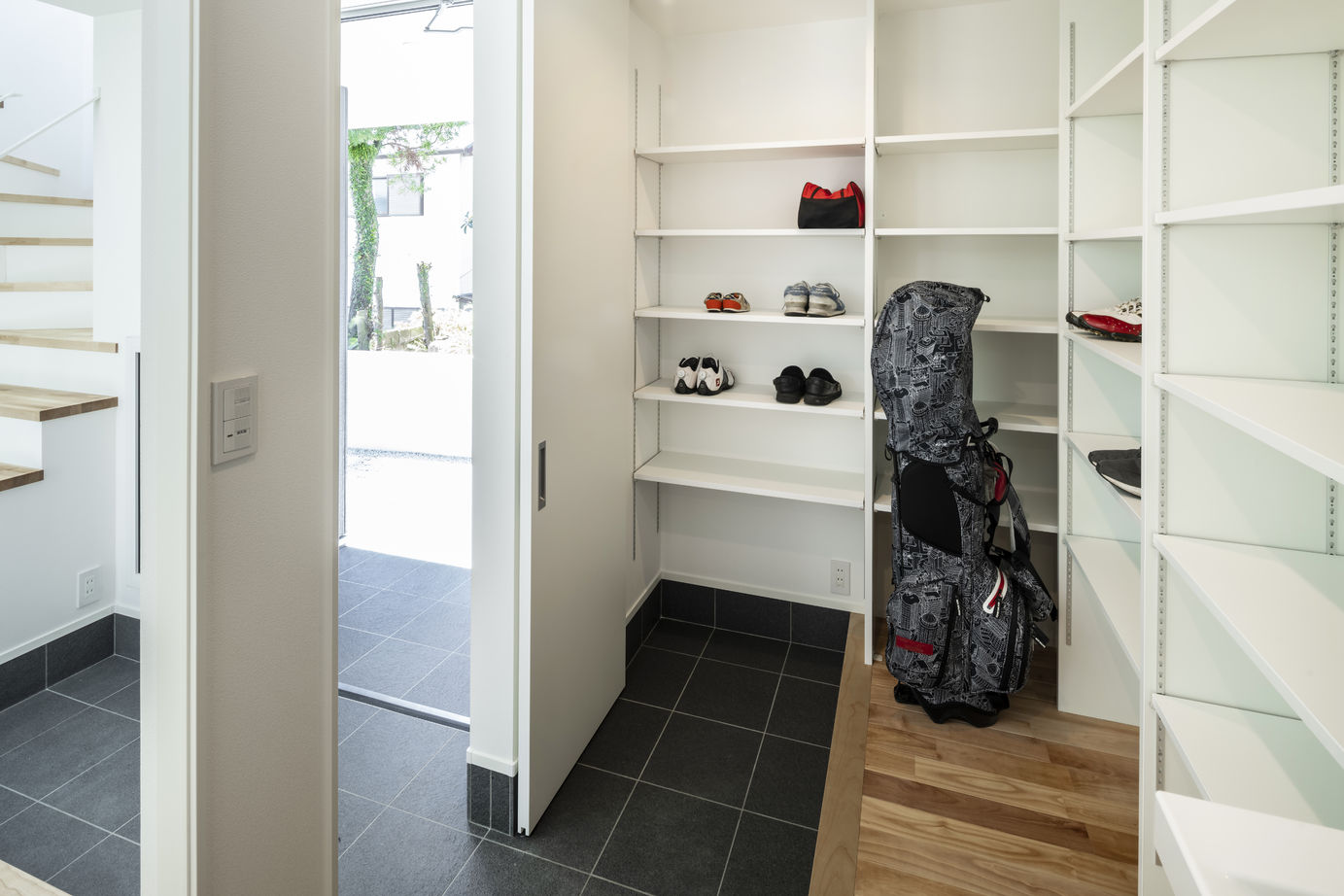 ロコハウス 【福岡市/2000万円台前半/3LDK/収納充実】旗竿地でも開放感のある明るい家づくりの建築実例画像5