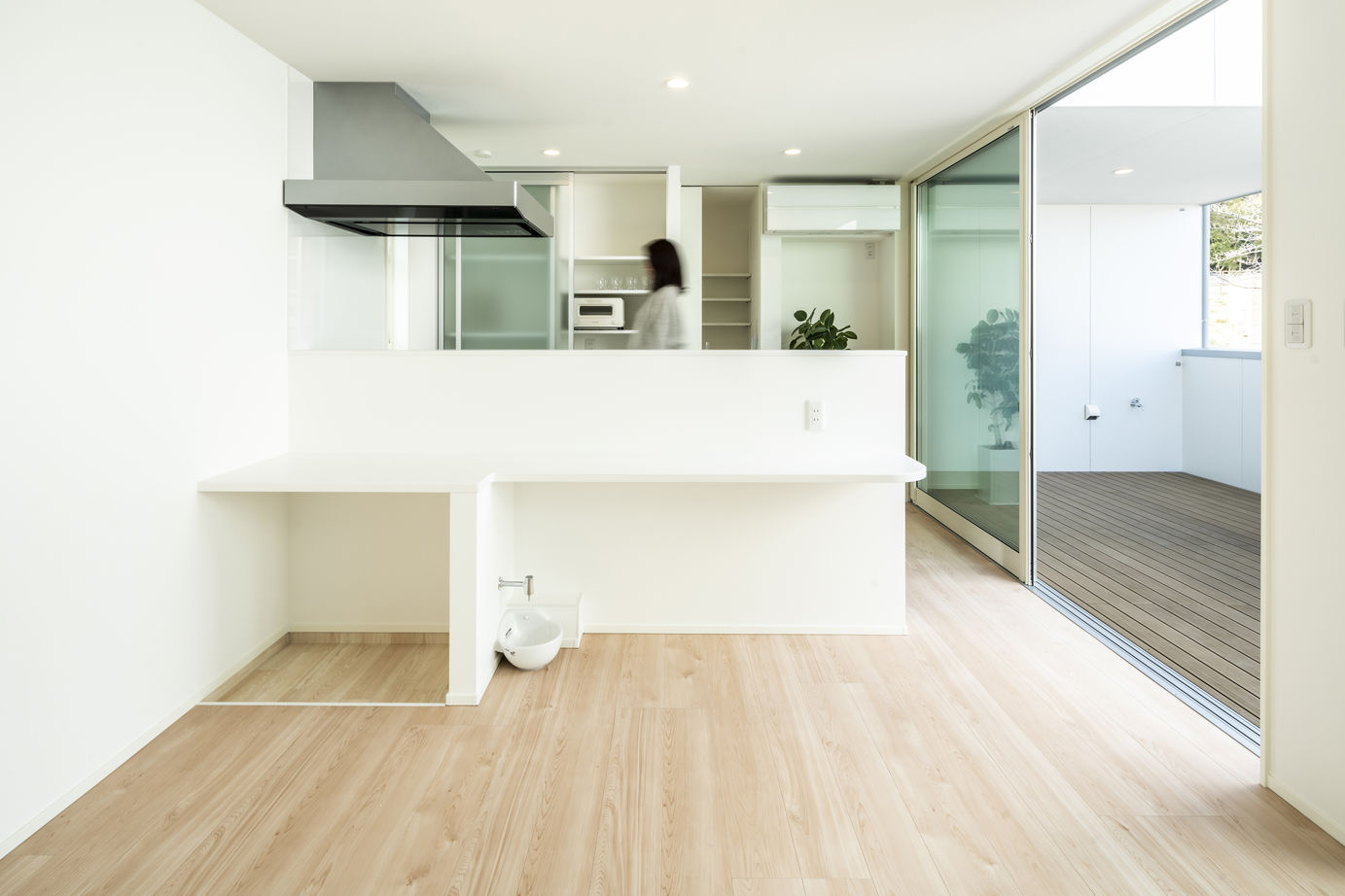 ロコハウス 【福岡県糟屋郡/1000万円台/コの字/旗竿地】愛犬や愛猫も家族も過ごしやすい中庭のある家の建築実例画像2