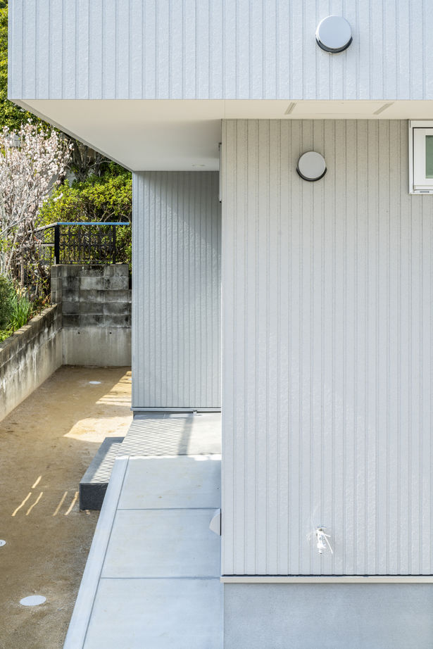 ロコハウス 【福岡県糟屋郡/1000万円台/コの字/旗竿地】愛犬や愛猫も家族も過ごしやすい中庭のある家の建築実例画像7