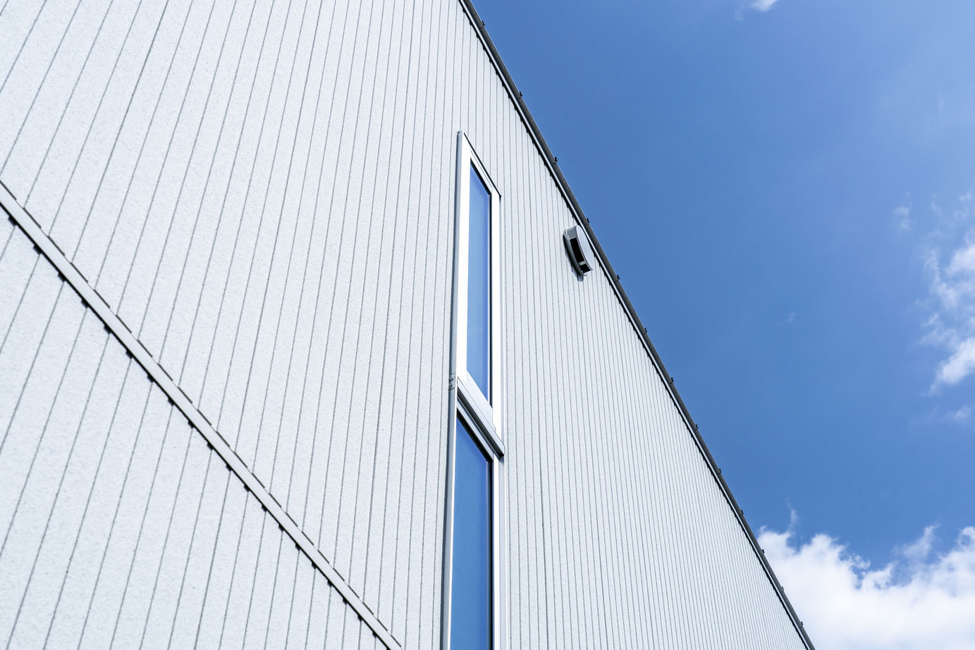 ロコハウス 【福岡県糟屋郡/1000万円台/コの字/旗竿地】愛犬や愛猫も家族も過ごしやすい中庭のある家の建築実例画像8