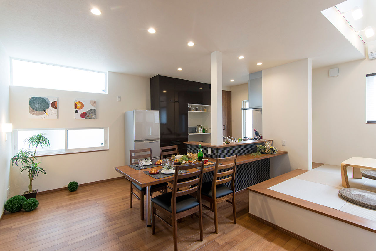 エバーホーム 【5層スキップフロア×キッチン一体型ダイニングテーブル】みんな一緒も、一人の時間も大切にできる家の建築実例画像3