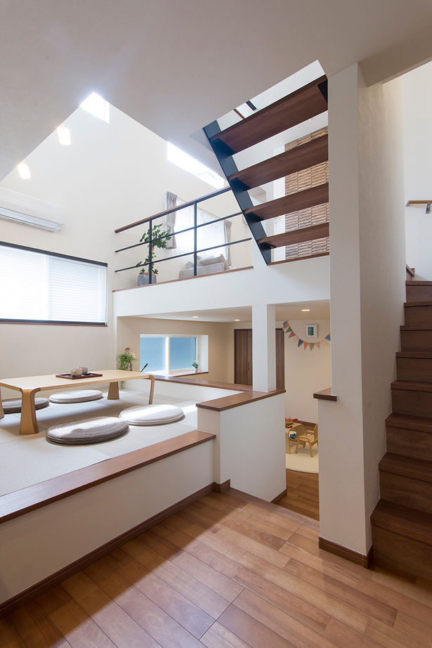 エバーホーム 【5層スキップフロア×キッチン一体型ダイニングテーブル】みんな一緒も、一人の時間も大切にできる家の建築実例画像4